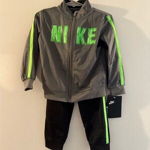 Nike Kids Set - Gray and Green
